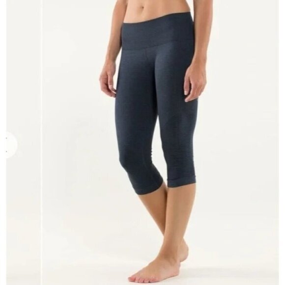 Lululemon In The Flow Crop Heathered Inkwell Size 6 Seamless‎ Ruched Yoga Soft - Picture 1 of 13